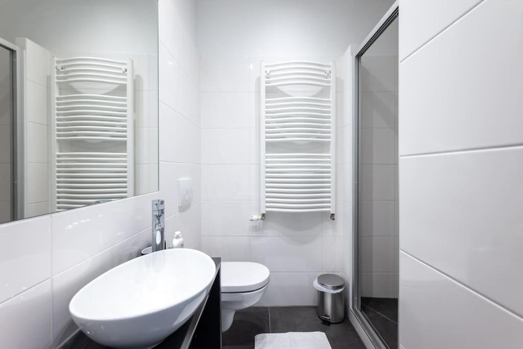 Spacious 2br Near Attractions By Hm Appartement