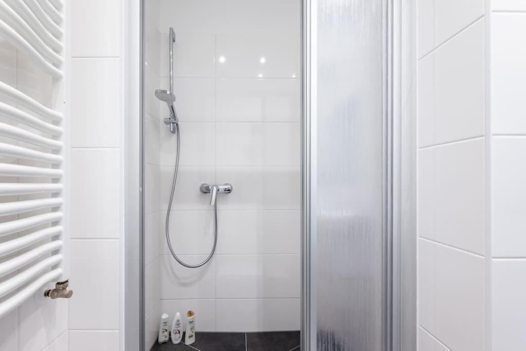 Spacious 2br Near Attractions By Hm Appartement
